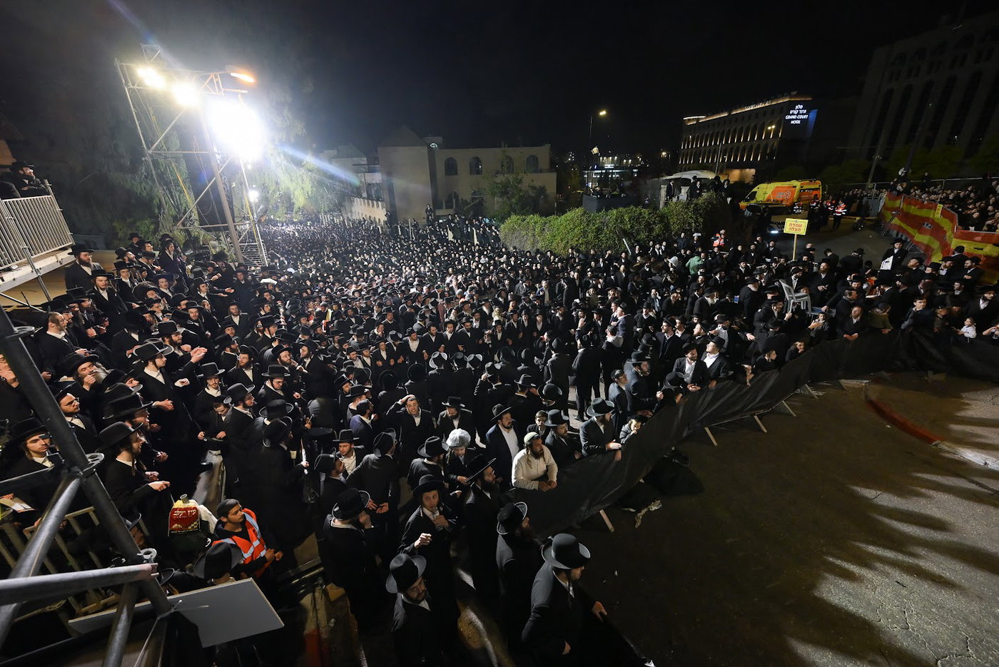 מעמד ההדלקה אצל הגרי"מ שכטר