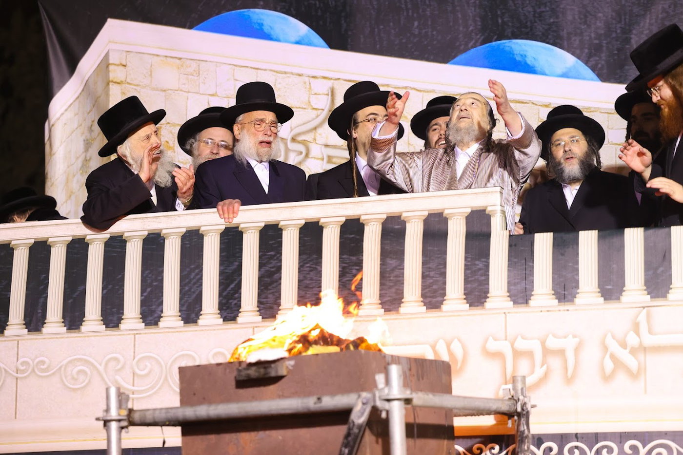מעמד ההדלקה אצל הגרי"מ שכטר