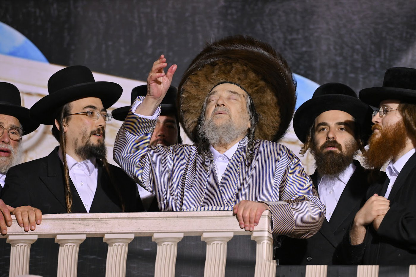 מעמד ההדלקה אצל הגרי"מ שכטר