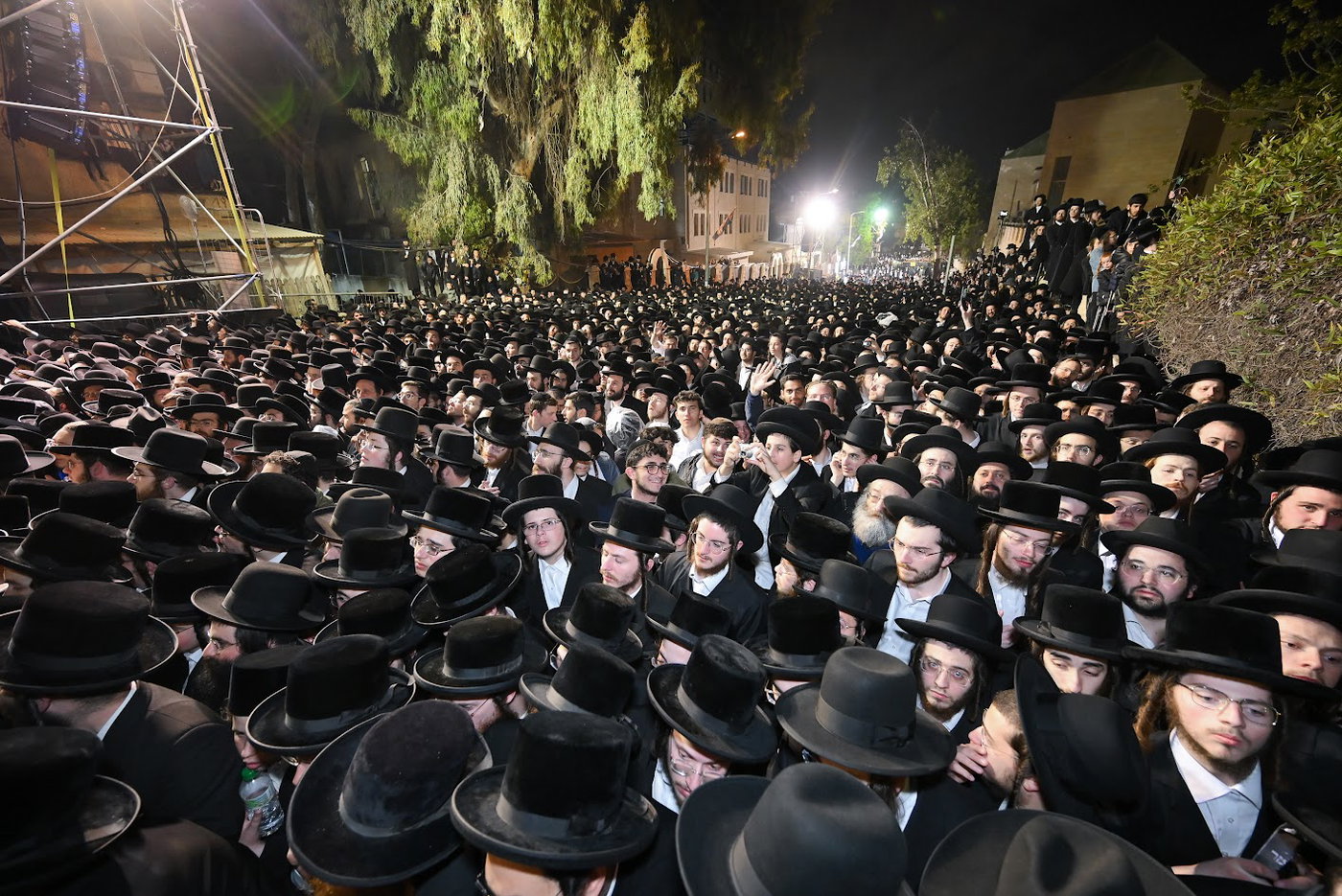 מעמד ההדלקה אצל הגרי"מ שכטר