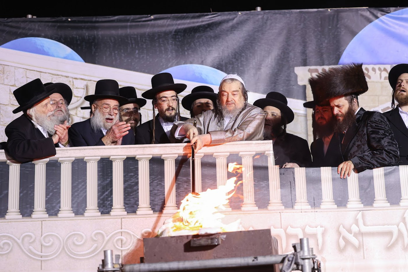 מעמד ההדלקה אצל הגרי"מ שכטר