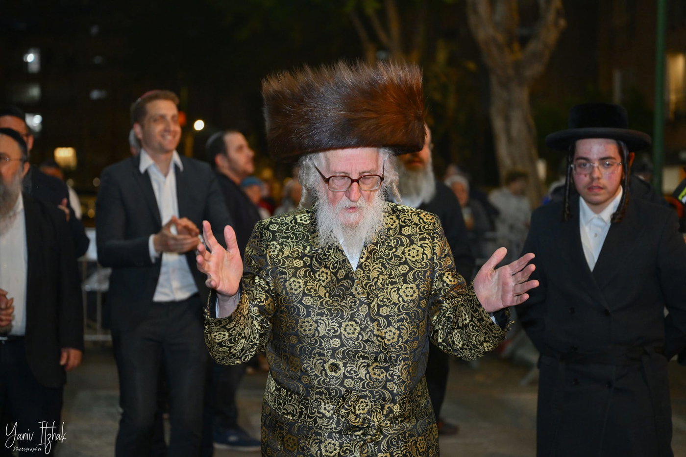 ל"ג בעומר בחצה"ק זלאטשוב