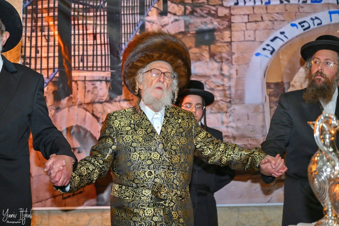 ל"ג בעומר בחצה"ק זלאטשוב
