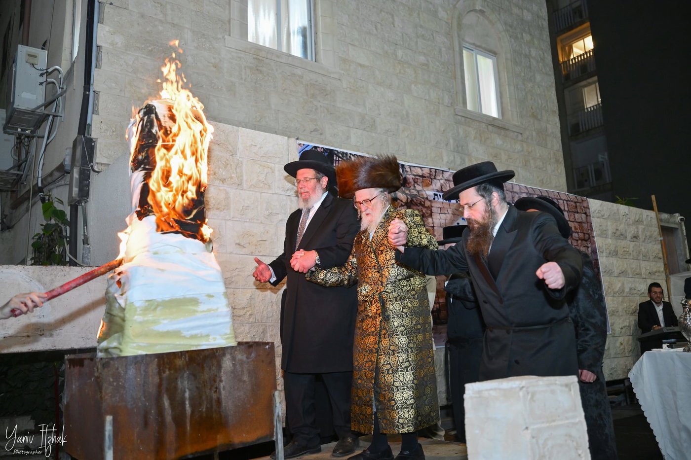 ל"ג בעומר בחצה"ק זלאטשוב