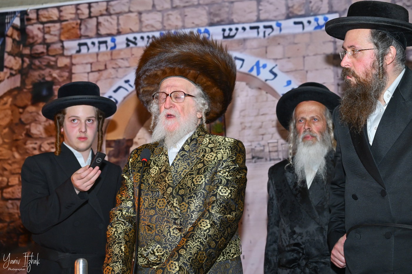 ל"ג בעומר בחצה"ק זלאטשוב