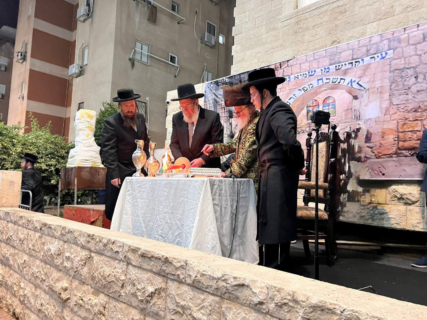ל"ג בעומר בחצה"ק זלאטשוב