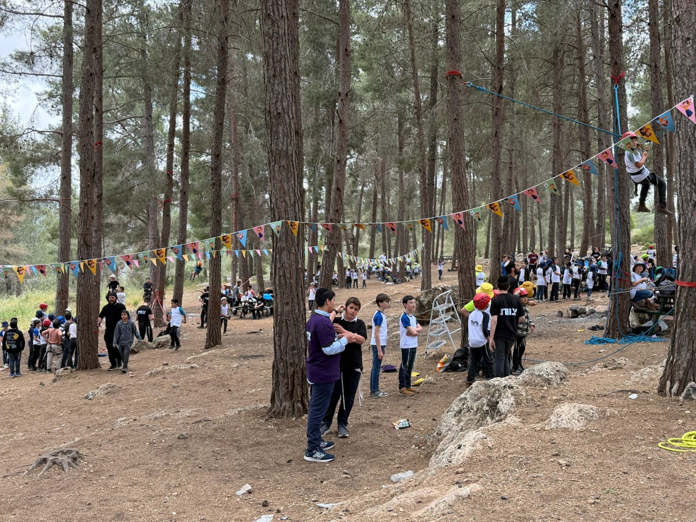 מסע ל"ג בעומר של תנועת 'אחווה: כאלף בני נוער השתתפו בפעילות ביער עמינד