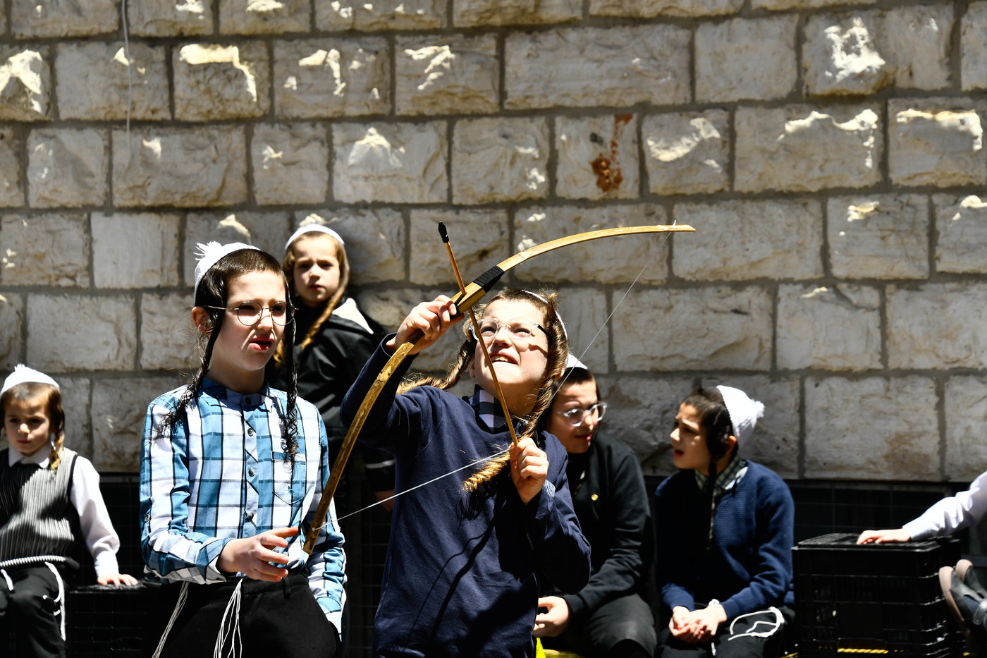 ילדי תולדות אהרן במנהג חץ וקשת