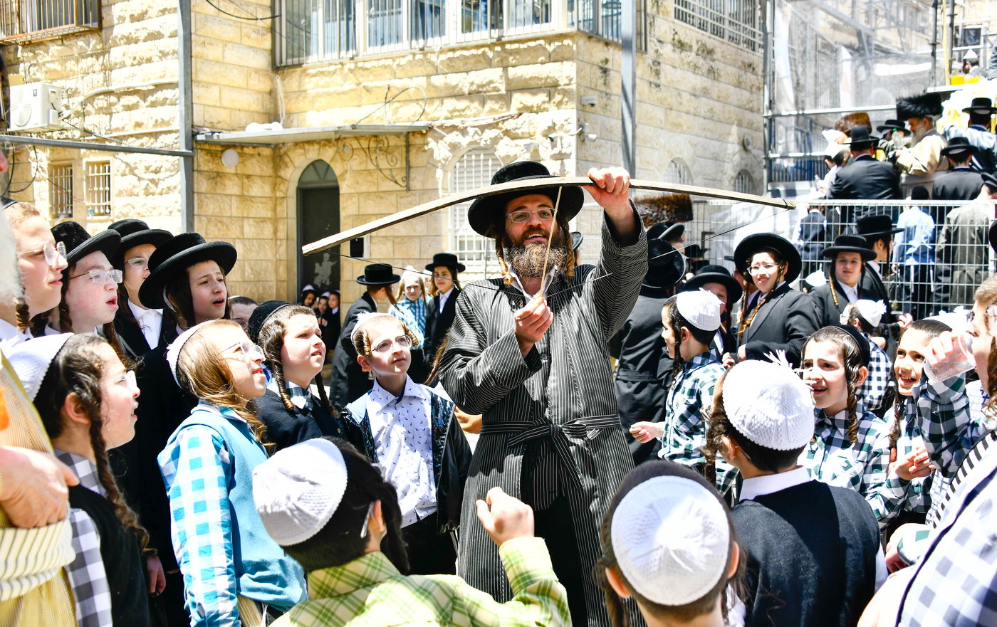 ילדי תולדות אהרן במנהג חץ וקשת