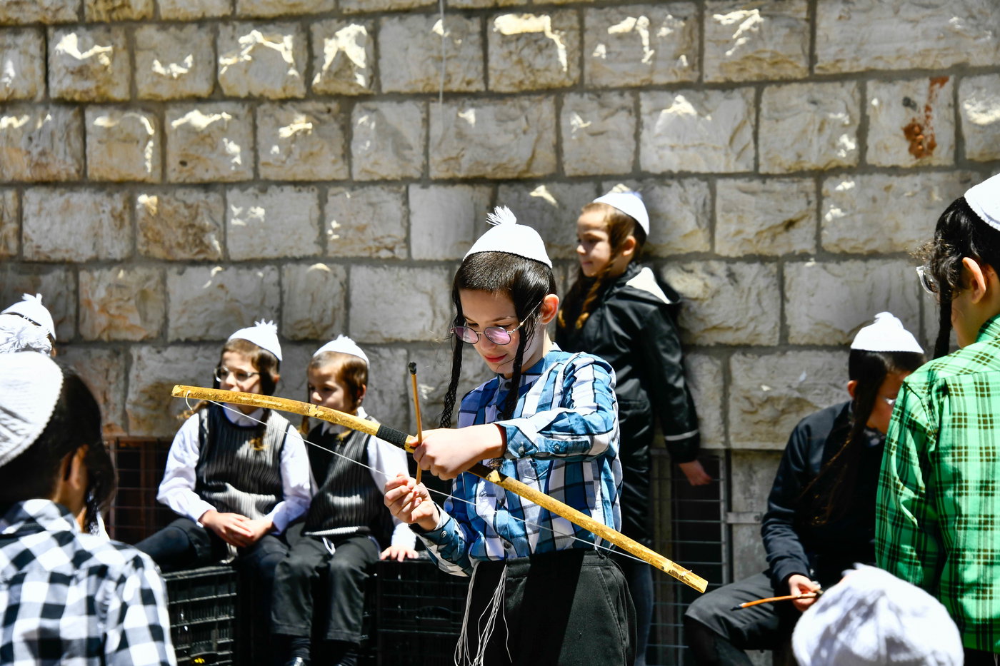 ילדי תולדות אהרן במנהג חץ וקשת