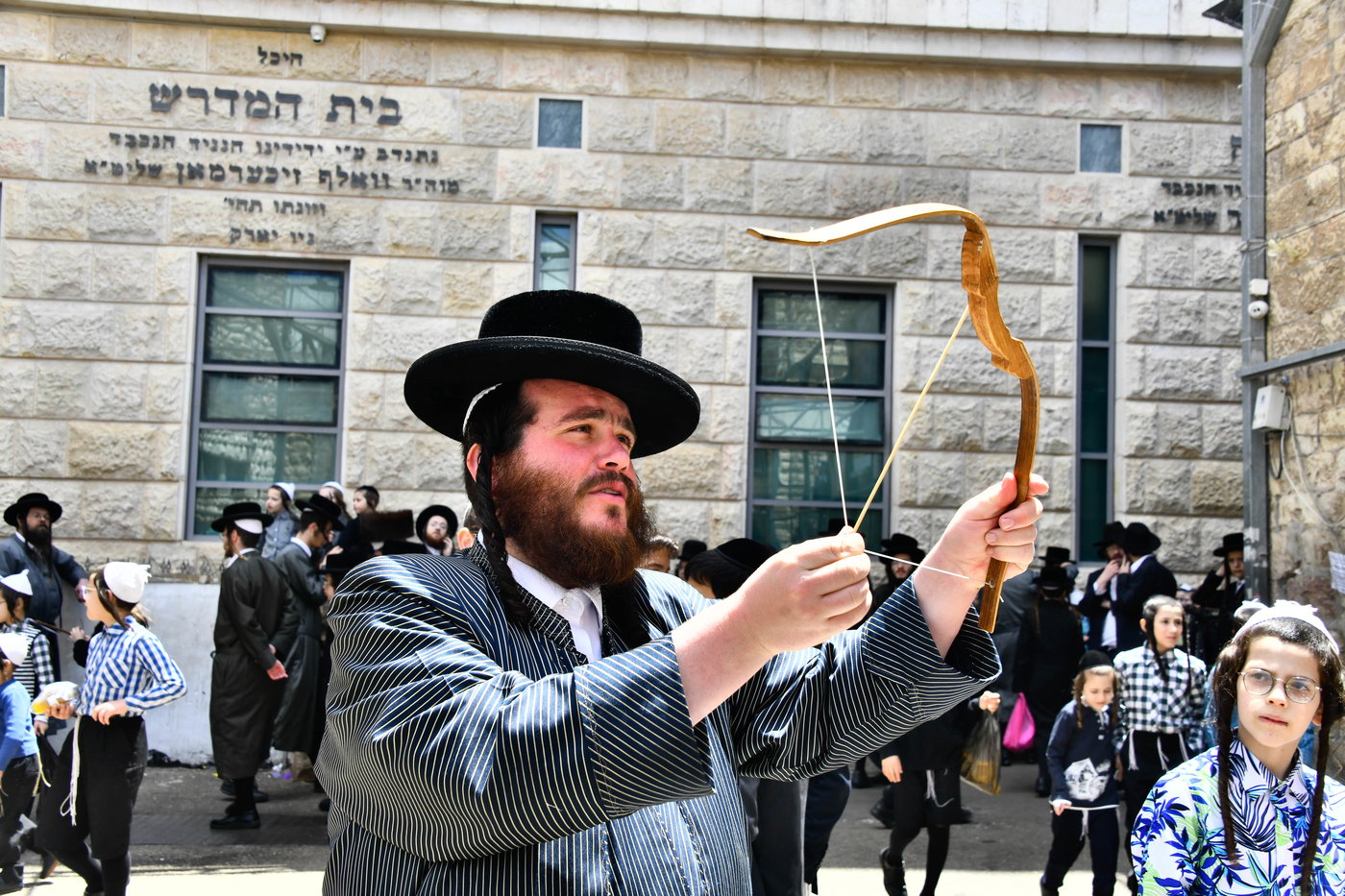 מנהג חץ וקשת בתולדות אהרן