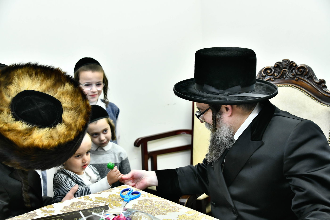 ל"ג בעומר בחצה"ק סקולען ירושלים