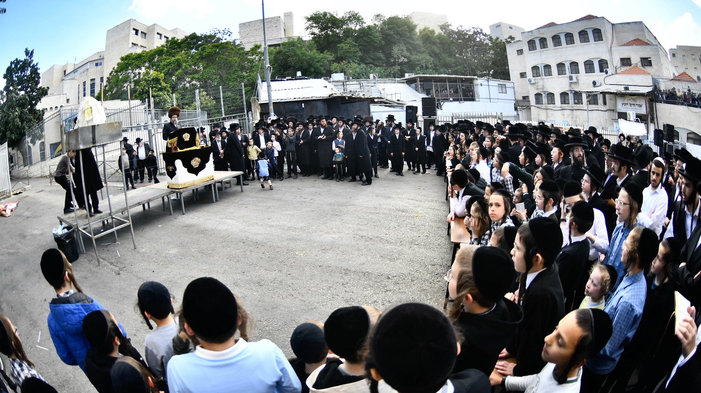 ל"ג בעומר בחצה"ק סקולען ירושלים
