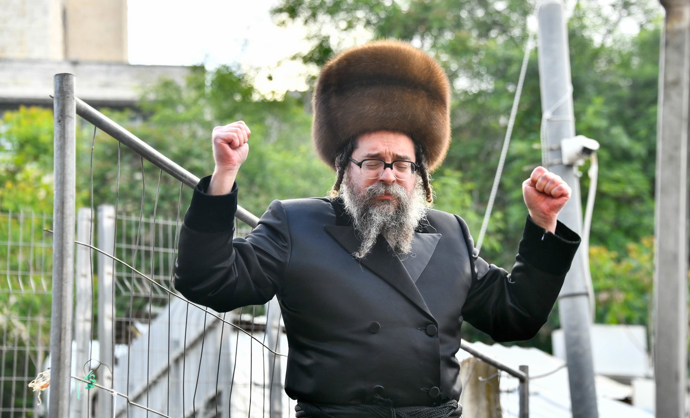 ל"ג בעומר בחצה"ק סקולען ירושלים