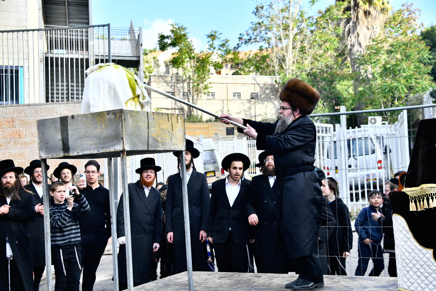 ל"ג בעומר בחצה"ק סקולען ירושלים