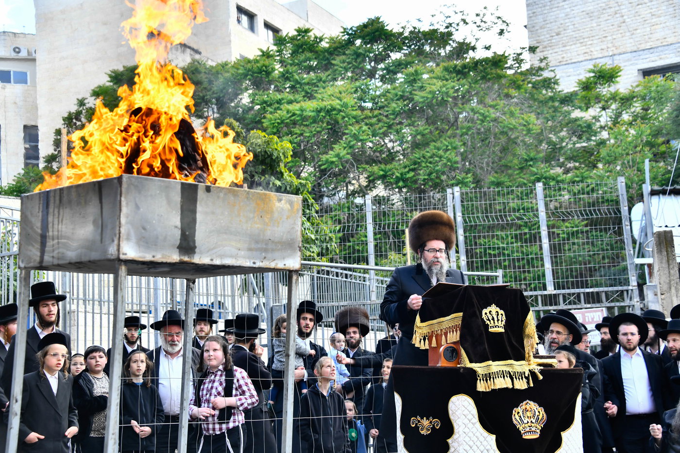 ל"ג בעומר בחצה"ק סקולען ירושלים