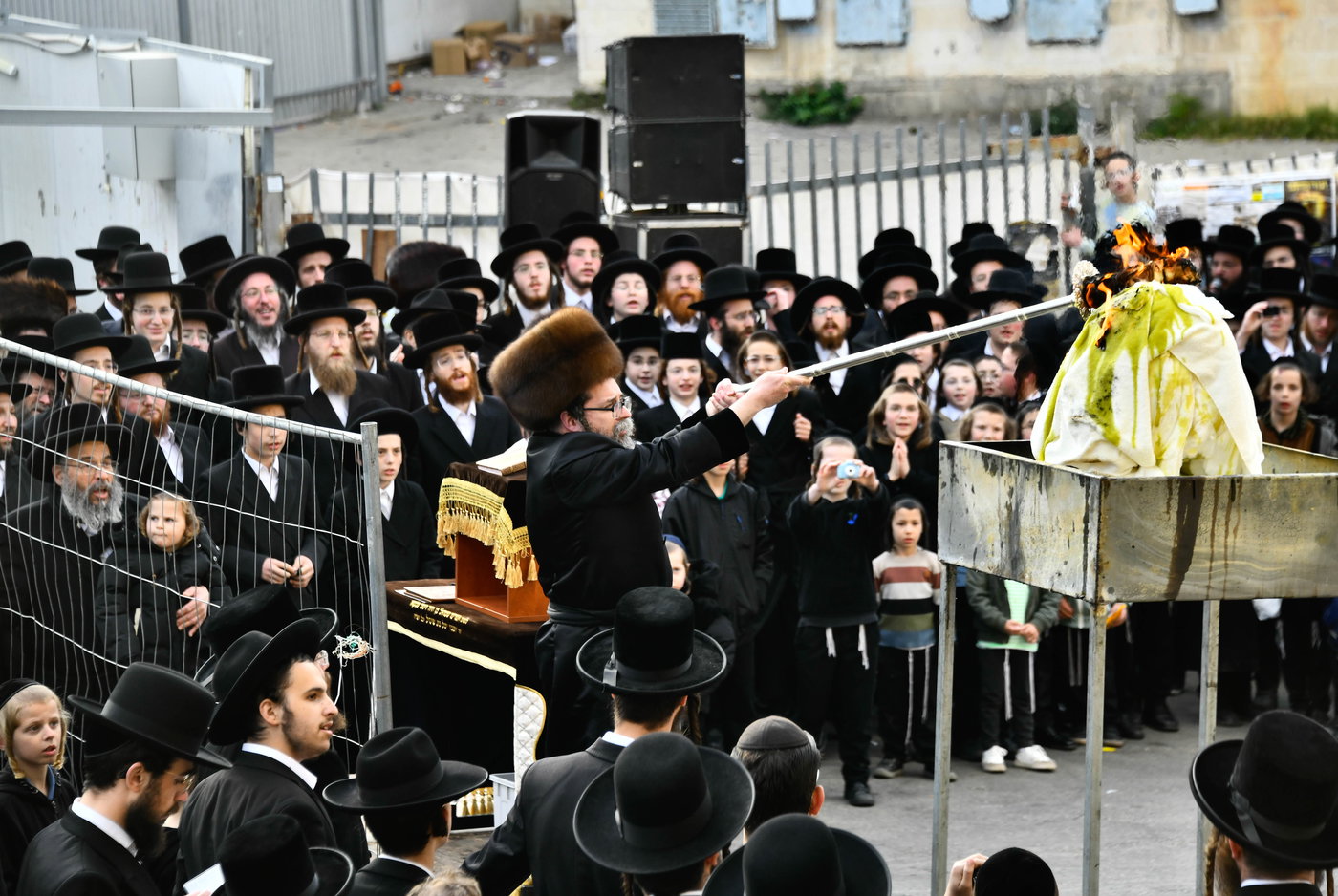 ל"ג בעומר בחצה"ק סקולען ירושלים