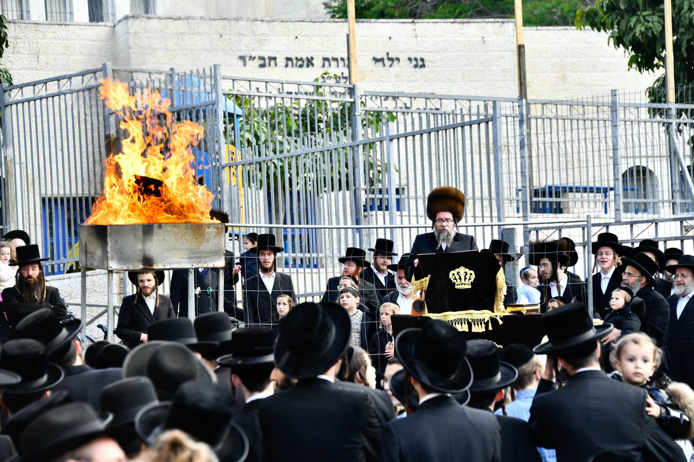 ל"ג בעומר בחצה"ק סקולען ירושלים