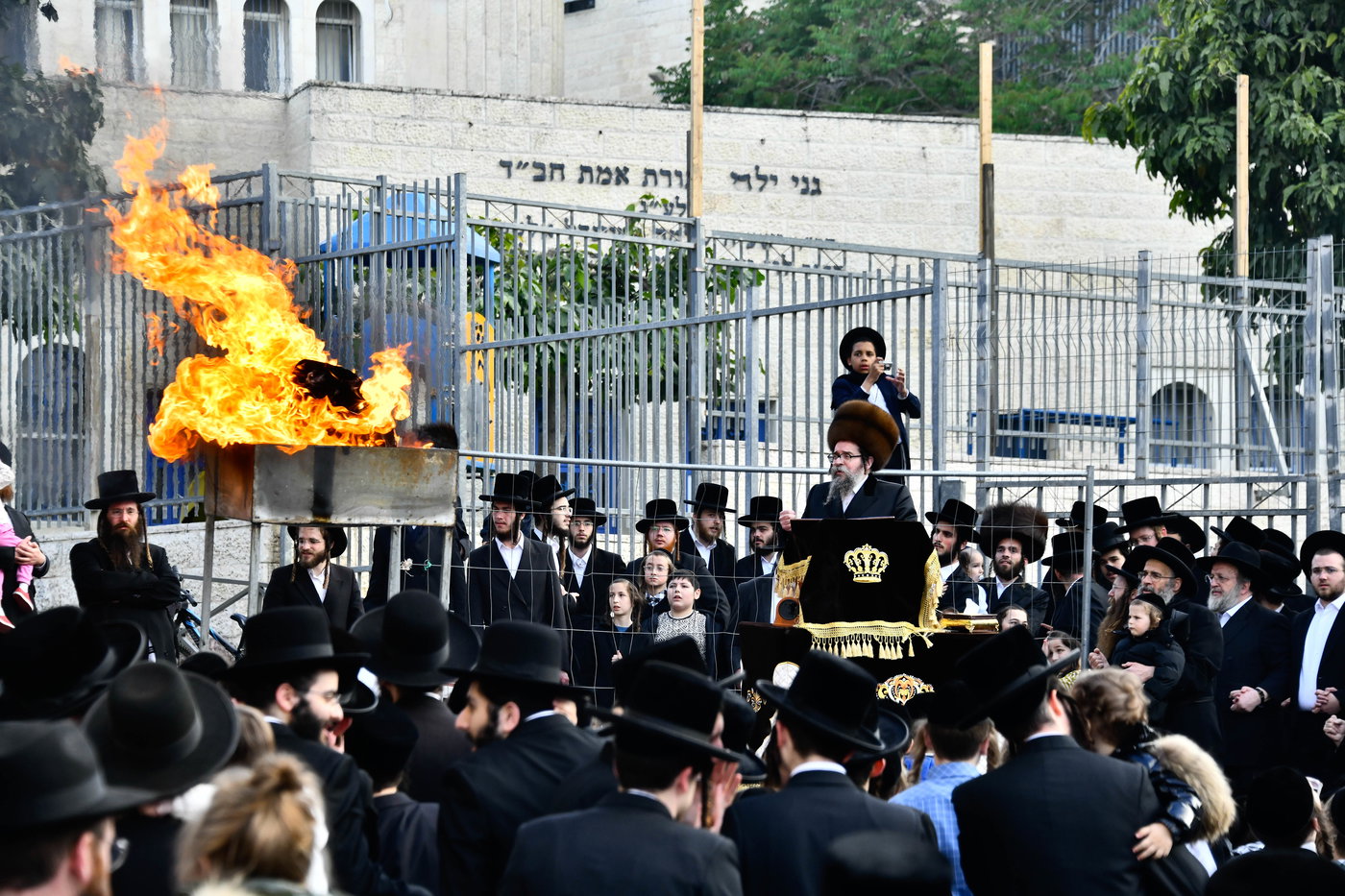 ל"ג בעומר בחצה"ק סקולען ירושלים
