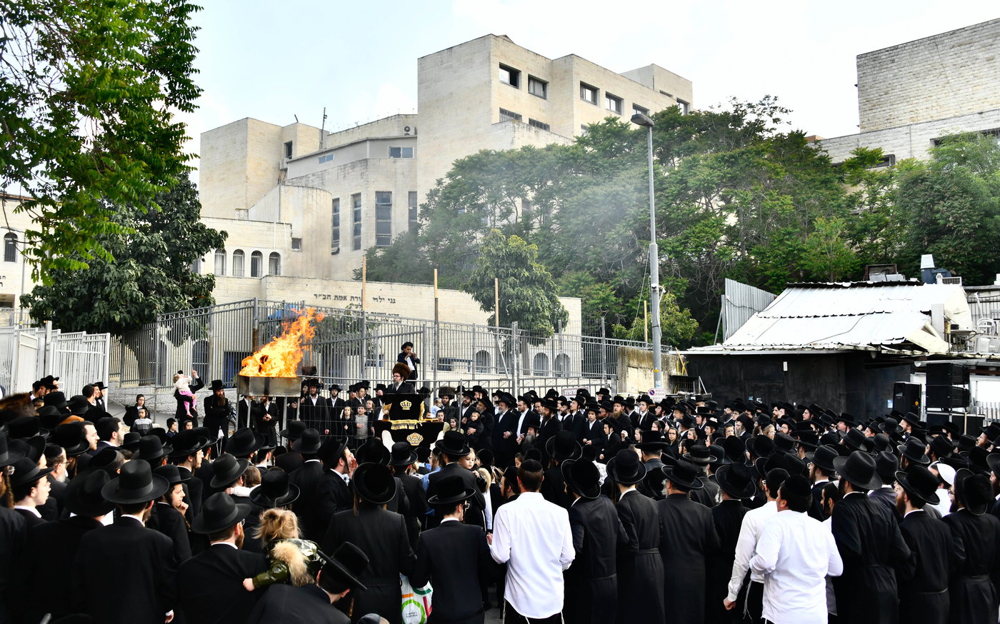 ל"ג בעומר בחצה"ק סקולען ירושלים