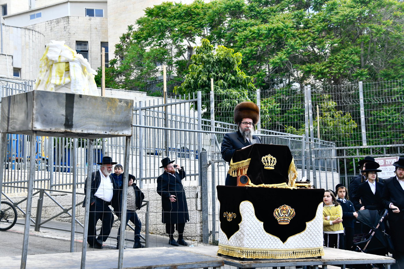 ל"ג בעומר בחצה"ק סקולען ירושלים