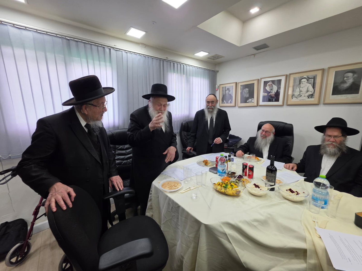 אחרי האירוע הרפואי המורכב: רבה של חולון הופיע בבית הדין העליון של חב"ד
