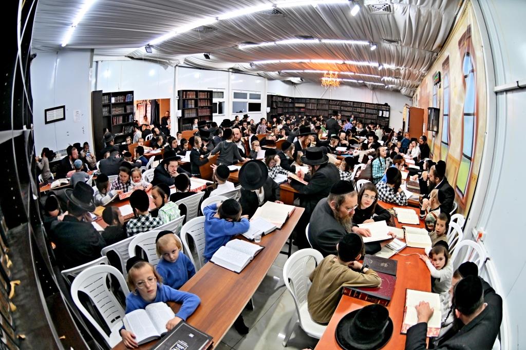 ל"ג בעומר בחצה"ק ספינקא בית שמש