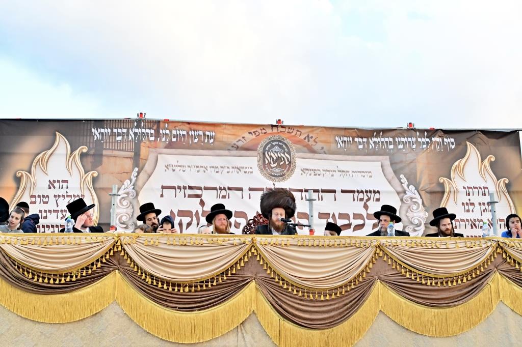 ל"ג בעומר בחצה"ק ספינקא בית שמש