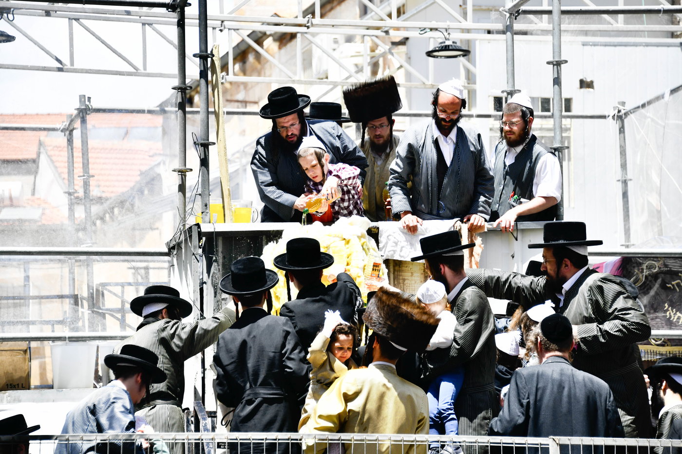 ל"ג בעומר בחצה"ק תולדות אהרן