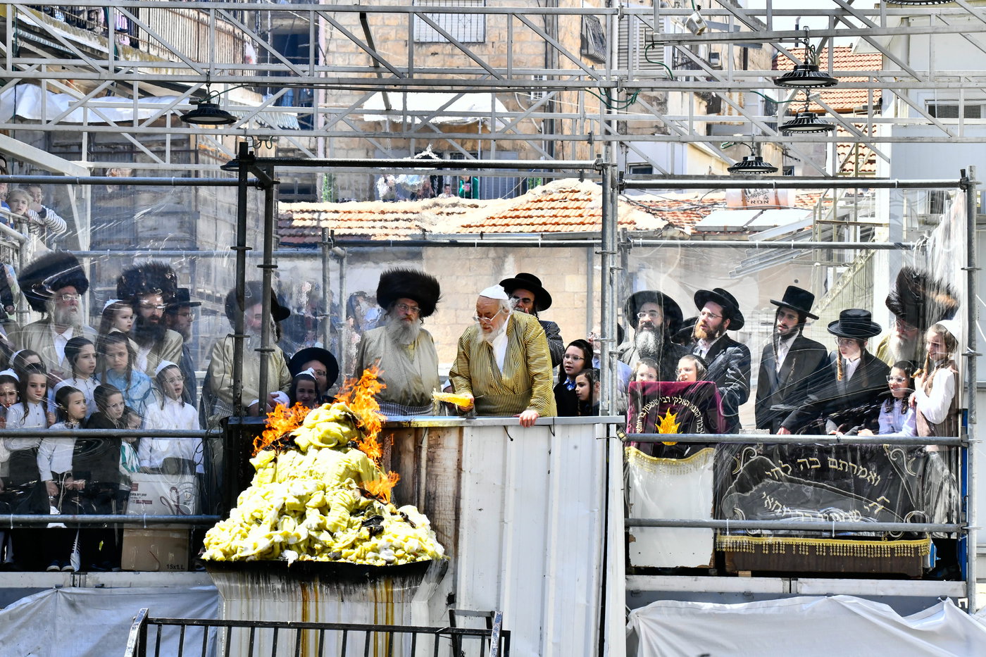 ל"ג בעומר בחצה"ק תולדות אהרן
