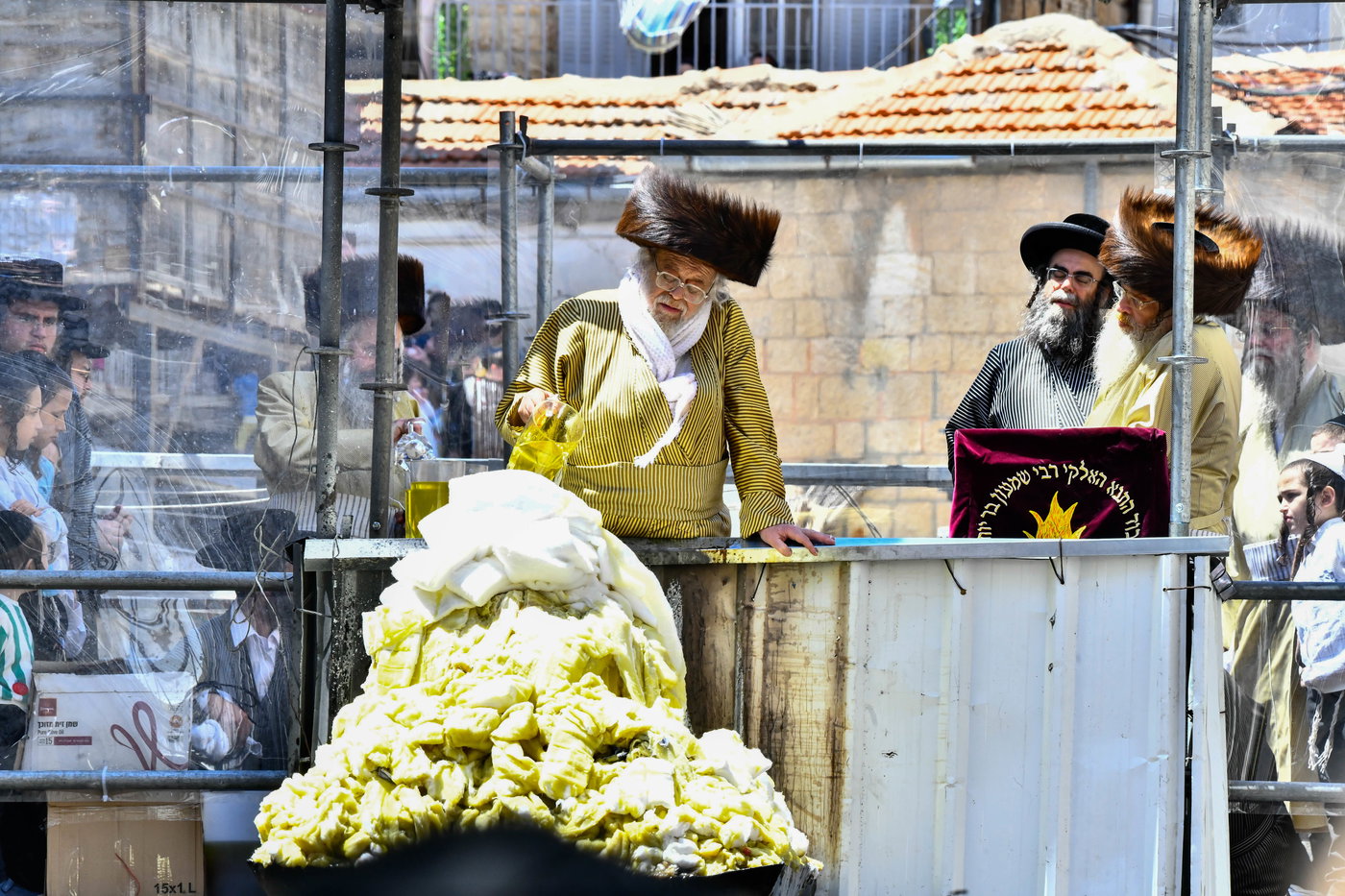 ל"ג בעומר בחצה"ק תולדות אהרן
