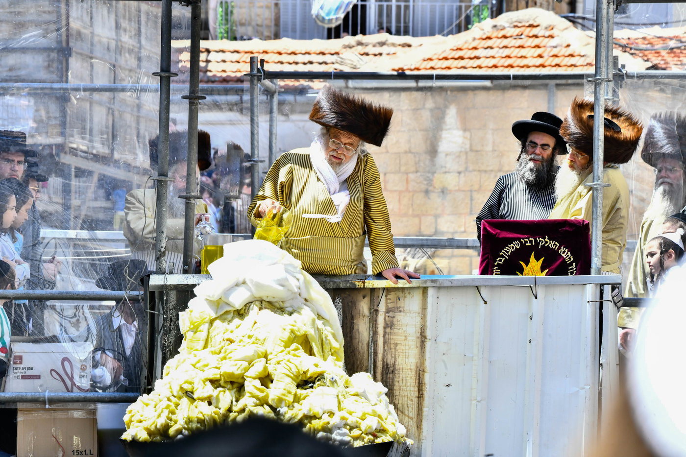 ל"ג בעומר בחצה"ק תולדות אהרן