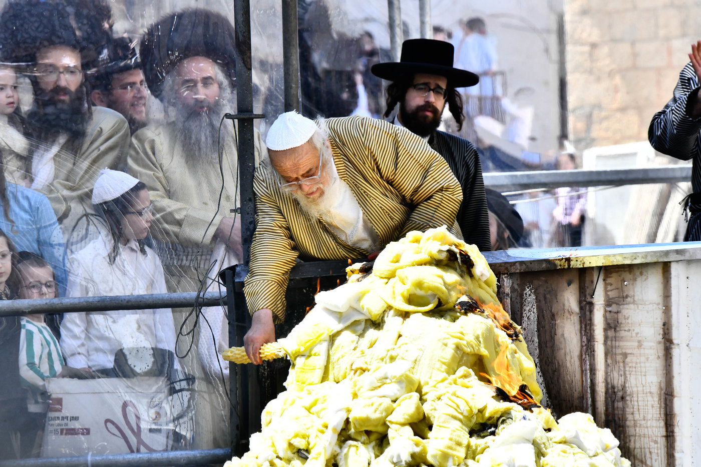 ל"ג בעומר בחצה"ק תולדות אהרן
