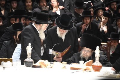 האדמו"ר מבעלזא במעמד ה'סיומים' של 'אתכנשו'