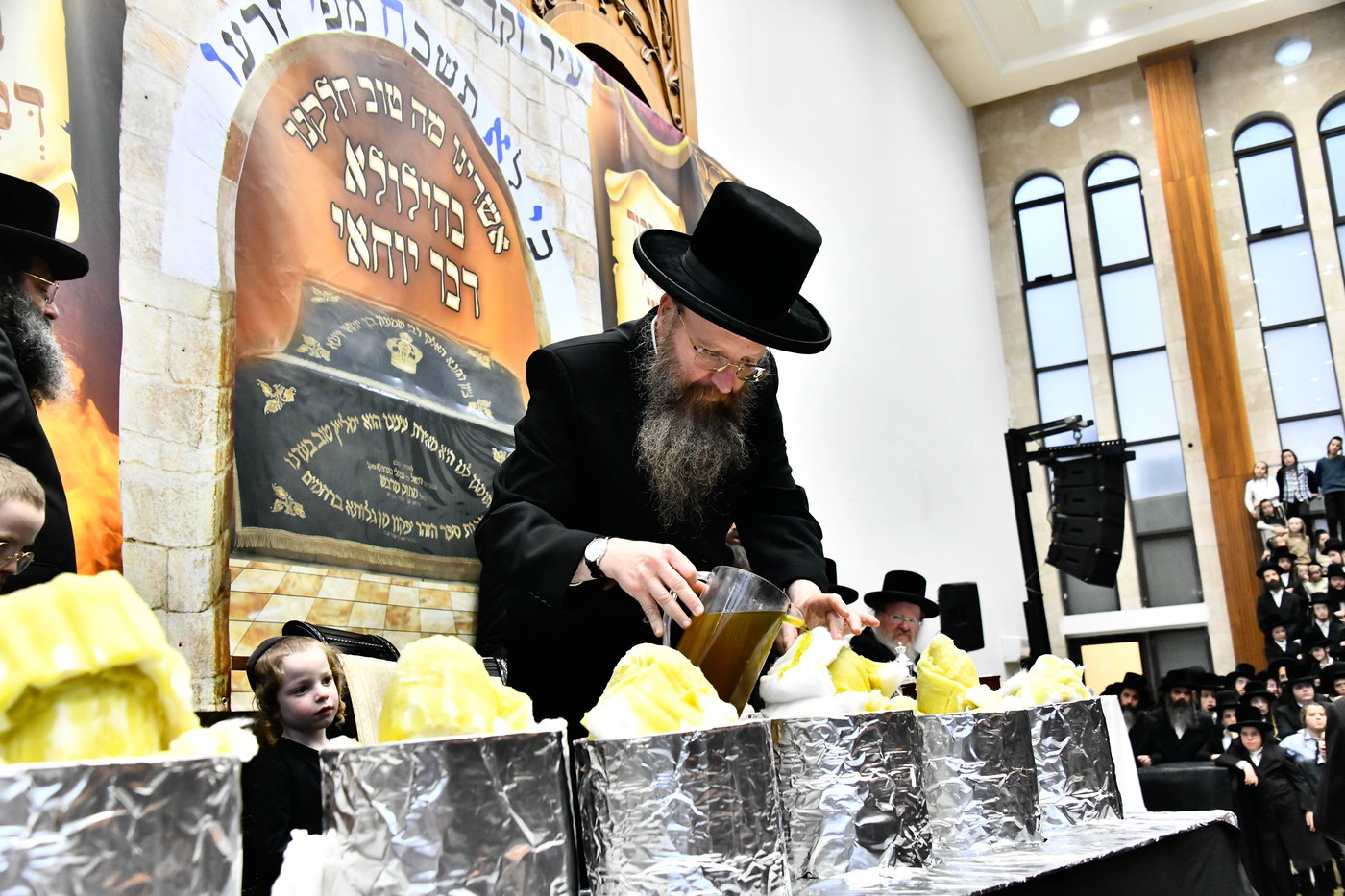 ל"ג בעומר בחצה"ק ביאלה