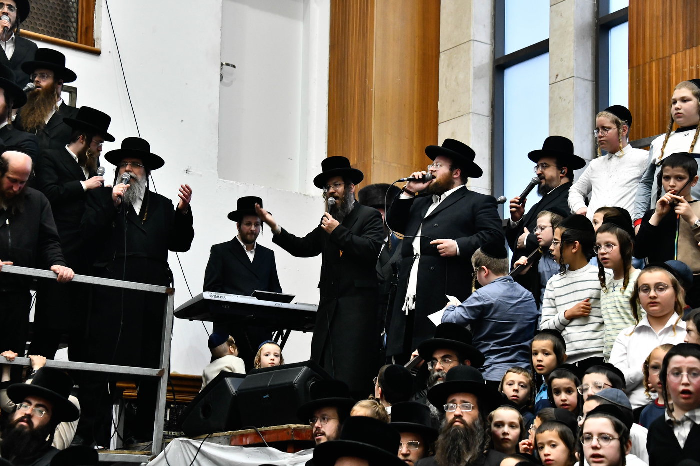 ל"ג בעומר בחצה"ק ביאלה