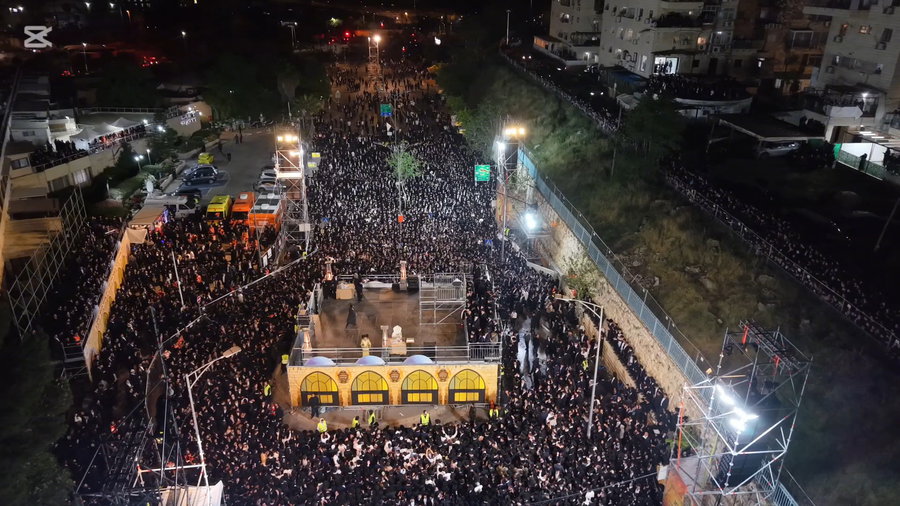תיעוד רחפן ממעמד ההדלקה של רבי אלימלך בידרמן