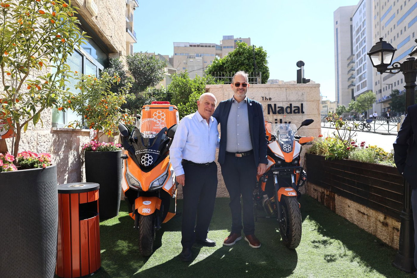 שר הבריאות חיים כץ ומנכ״ל המשרד משה בר סימן טוב, בביקור במטה הארצי של איחוד הצלה בירושלים