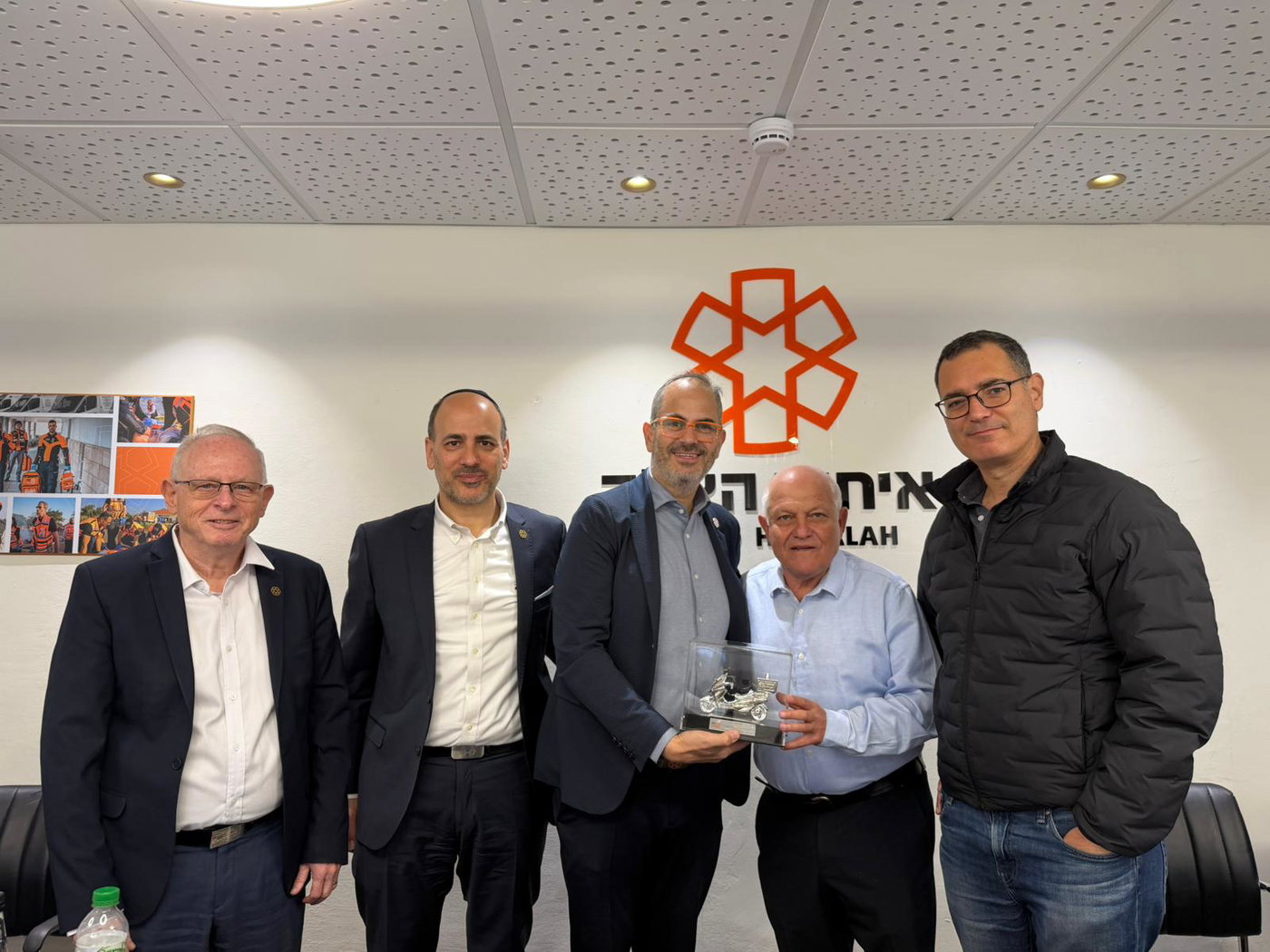שר הבריאות חיים כץ ומנכ״ל המשרד משה בר סימן טוב, בביקור במטה הארצי של איחוד הצלה בירושלים