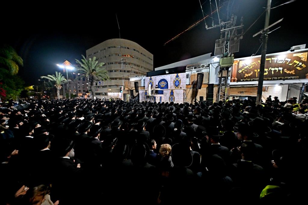 ל"ג בעומר בחצה"ק ויזניץ