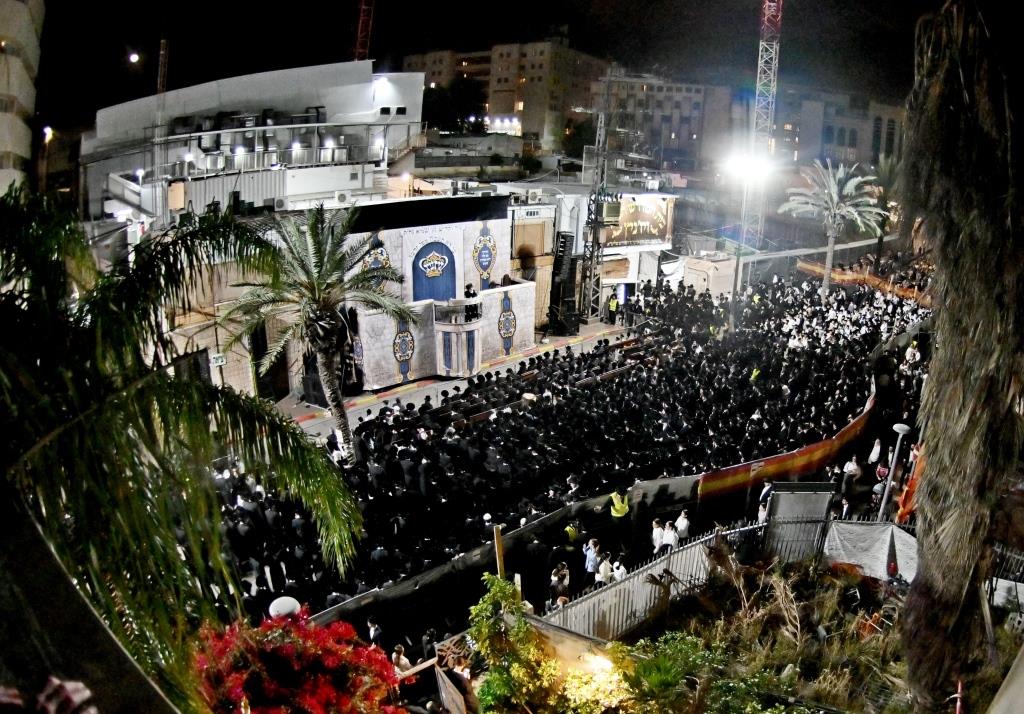 ל"ג בעומר בחצה"ק ויזניץ