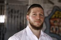 דניאל יטיב מפתיע עם סינגל חדש באנגלית: "Celebrate Today"