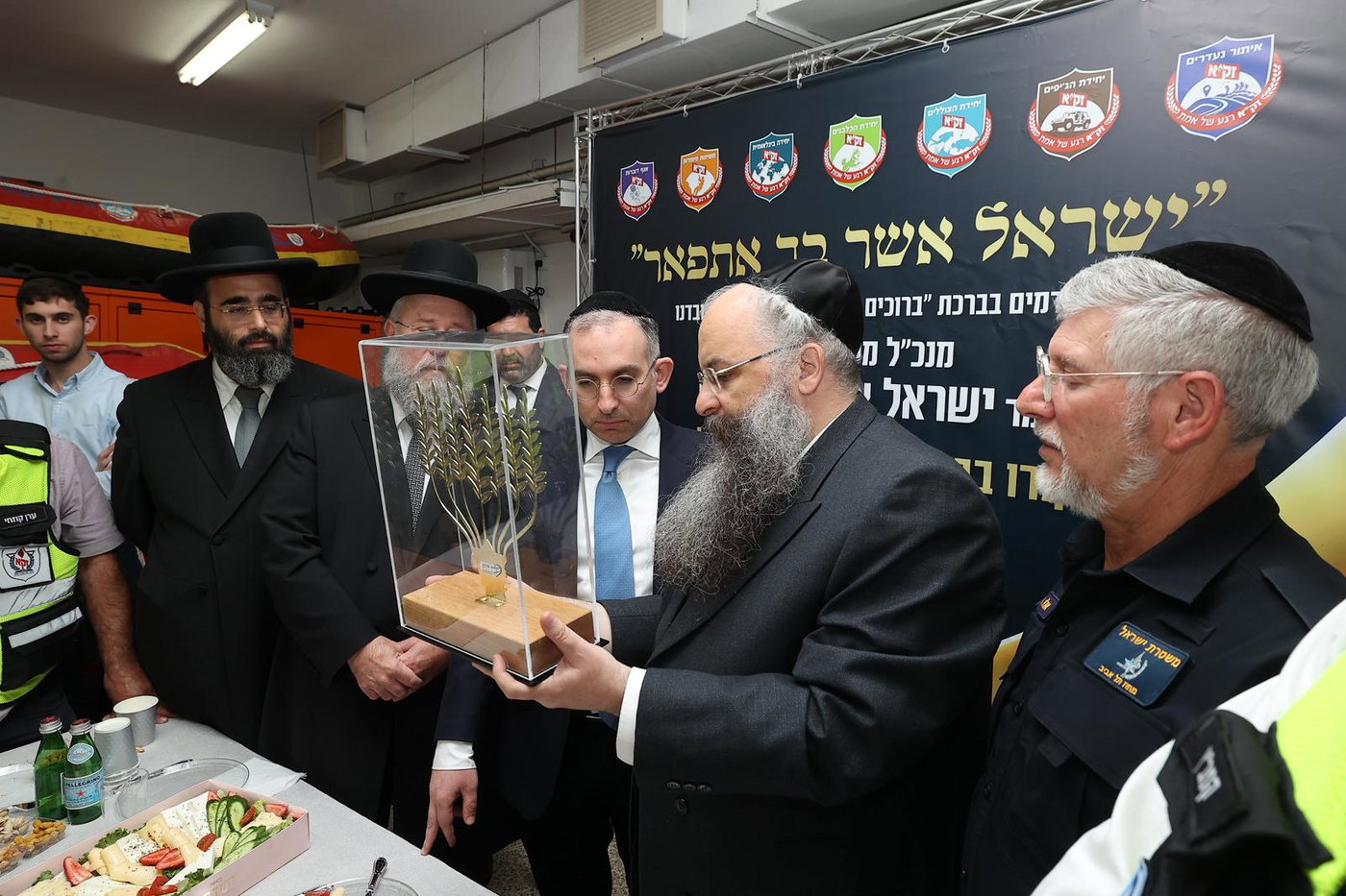 סיור של בכירי משרד הפנים בבסיס זק"א