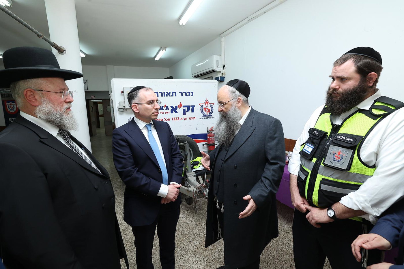 סיור של בכירי משרד הפנים בבסיס זק"א