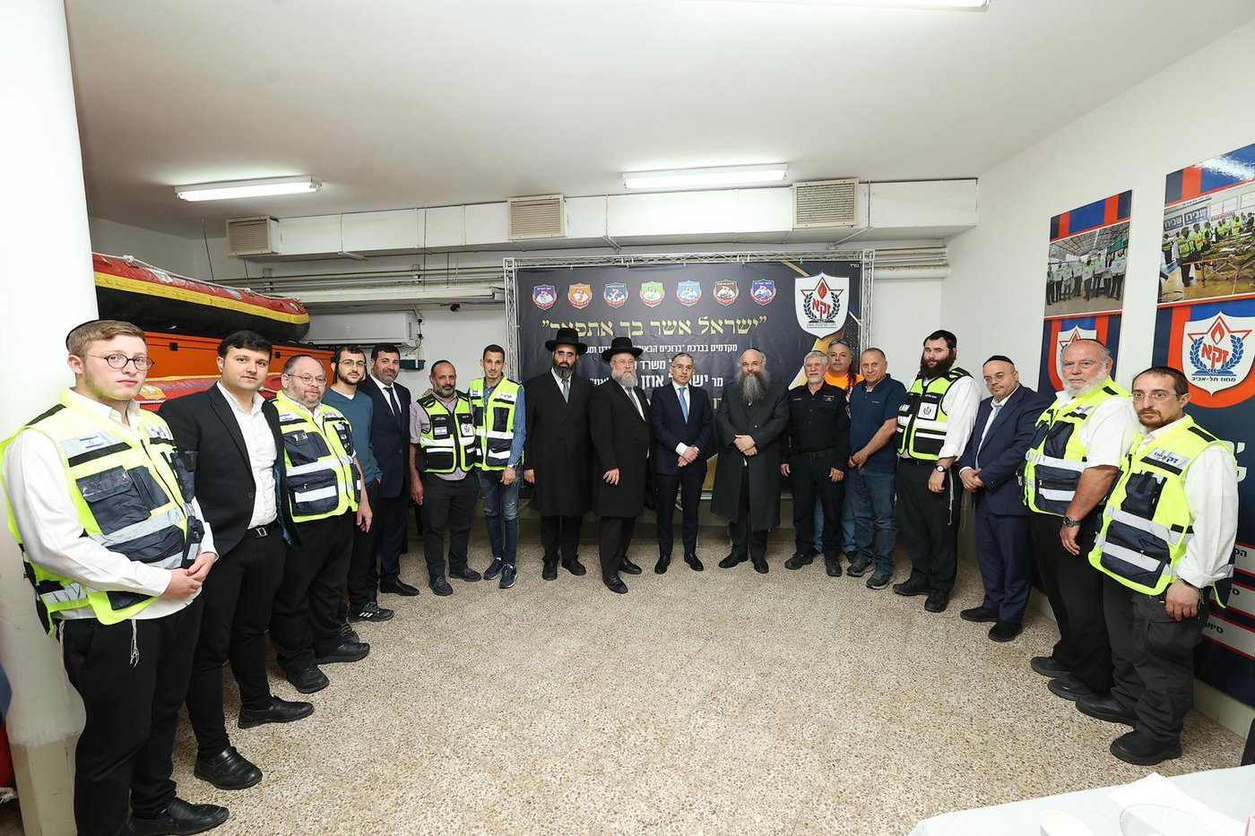 סיור של בכירי משרד הפנים בבסיס זק"א