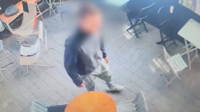 בלב תל אביב: נכנס מהחלון ומחטט במהירות במגירות ובארונות | צפו