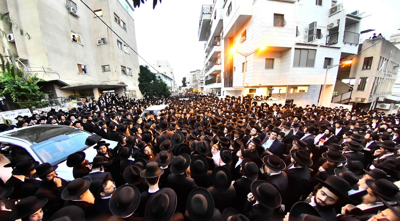מסע הלוויית הגאון רבי דוד שמידל זצ"ל