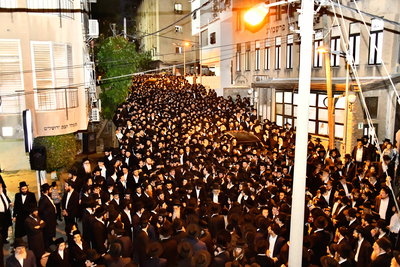 רחובות בני ברק הושחרו; רבבות ליוו למנוחות את הגאון רבי דוד שמידל זצ"ל