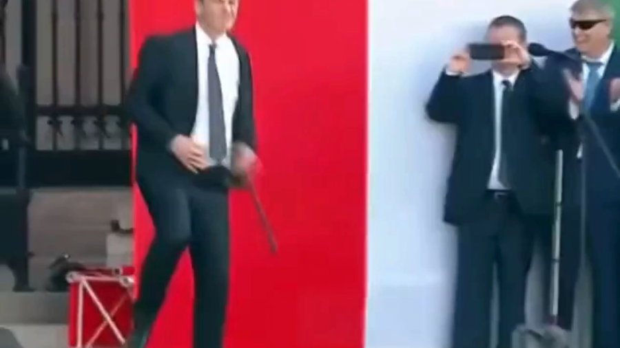 שר הבריאות ז'ולט הגדוס, ההונגרי מפגין כישרונות