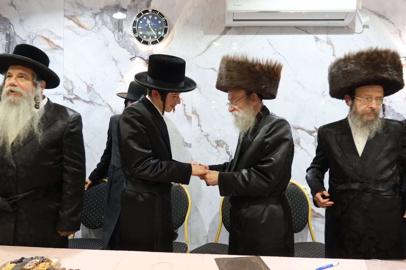 אירוסי נכדת גאב"ד זוועהיל